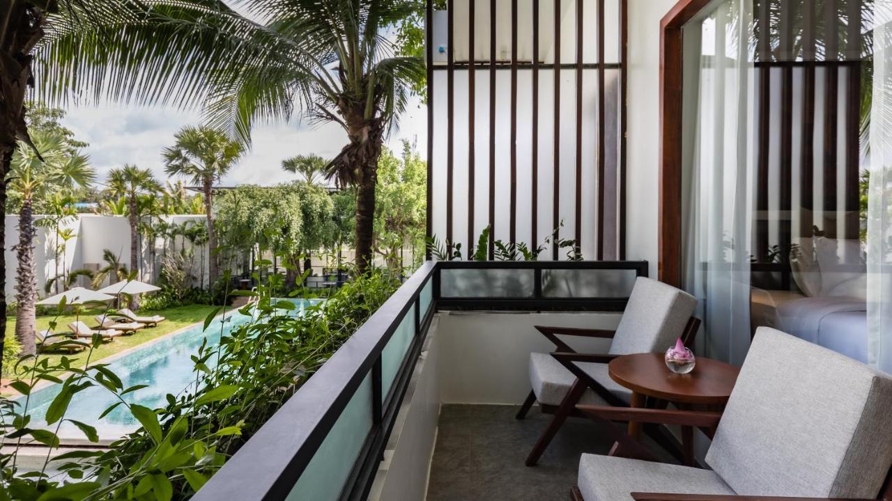 Shintana Saya La Maison Siem Reap Eksteriør bilde A balcony at the hotel