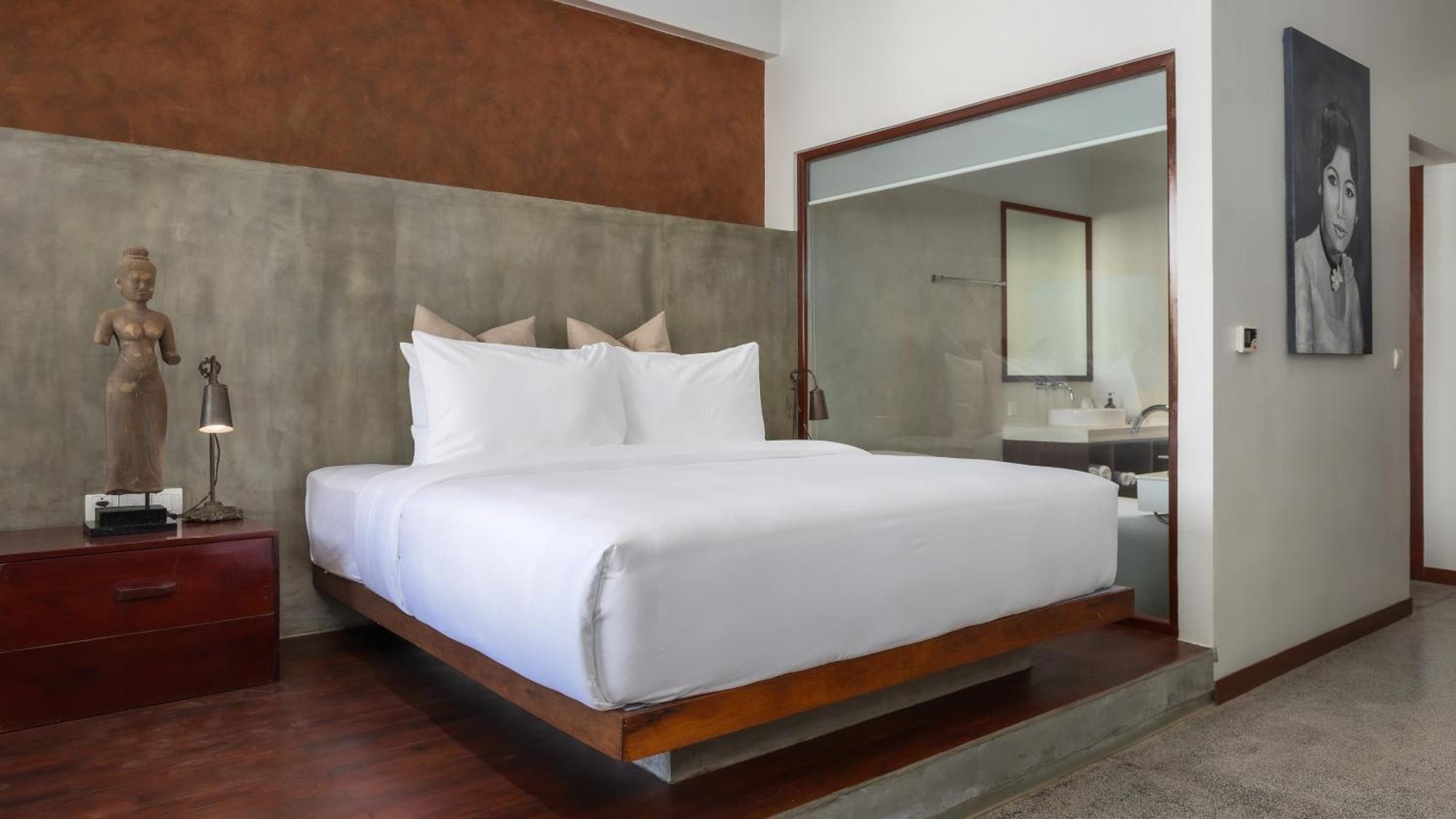 Shintana Saya La Maison Siem Reap Eksteriør bilde A bedroom at the hotel